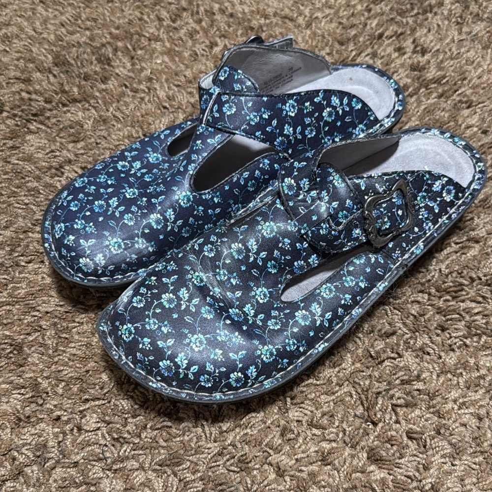 Floral Patterned clogs